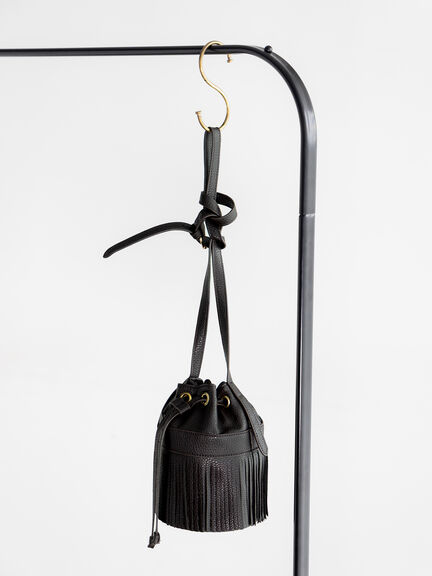 セール】 フリンジミニショルダーポシェット（ブラック/ブラウン