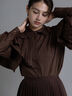 【Atelier plier】アシメプリーツフレアシャツブラウス《2025Autumn catalog item》(ブラウン)|Te chichi(テチチ)通販