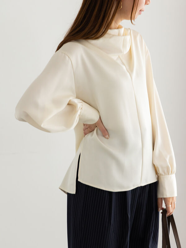 ドレープネックブラウス《2025Autumn catalog vol.2 item》（オフホワイト）｜Te chichi（テチチ）通販