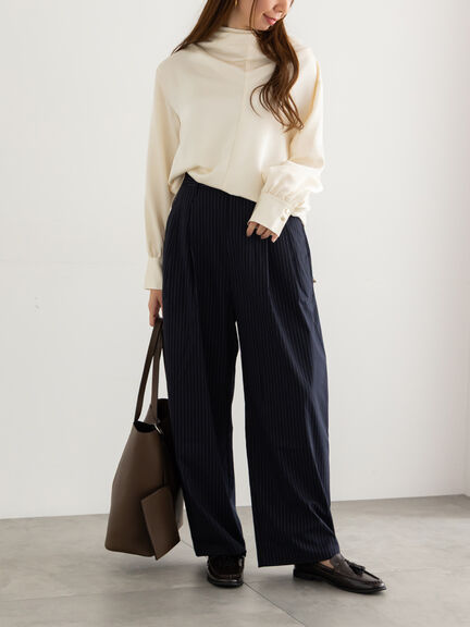 ドレープネックブラウス《2025Autumn catalog vol.2 item》（オフホワイト/グレー/ブルー）｜Te chichi（テチチ）通販