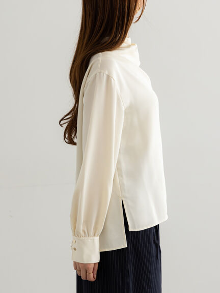 ドレープネックブラウス《2025Autumn catalog vol.2 item》（オフホワイト/グレー/ブルー）｜Te chichi（テチチ）通販