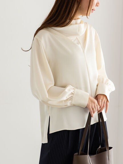 ドレープネックブラウス《2025Autumn catalog vol.2 item》（オフホワイト/グレー/ブルー）｜Te chichi（テチチ）通販