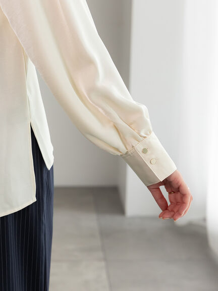 ドレープネックブラウス《2025Autumn catalog vol.2 item》（オフホワイト/グレー/ブルー）｜Te chichi（テチチ）通販