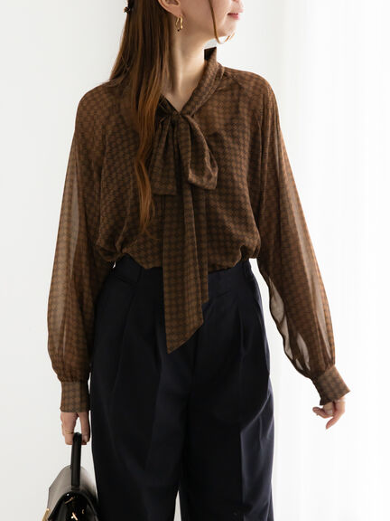 パターンアソートシフォンボウタイブラウス《2025Autumn catalog vol.2 item》（チャコールグレー/ブラック/ボルドー/ブラウン）｜Te chichi（テチチ）通販