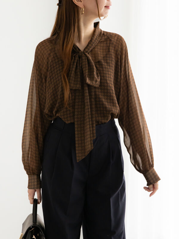 リュンヌ　プリーツブラウス　ボウタイ　黒　シフォン リュンヌ プリーツブラウス ボウタイ 黒 シフォン ブラウス