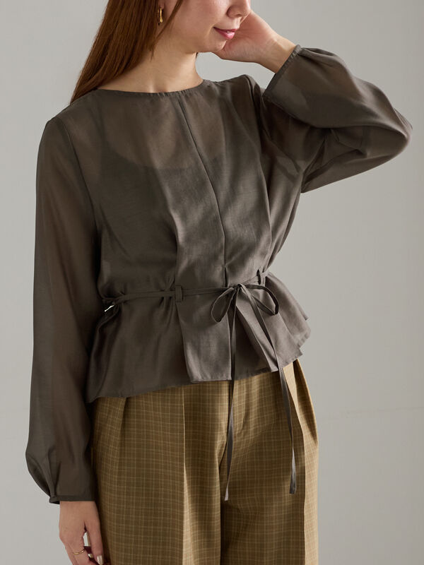 セール】 ナローリボンシアーペプラムブラウス《2025Autumn catalog