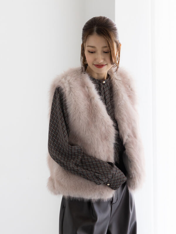 ☆星月夜☆！❣️ウィメンズOK!新品❣️ファー❣️リメイクベスト セール】 ショートファーベスト《2025winter catalog item》（グレー