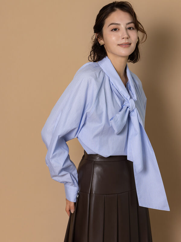 ビッグリボン2WAYブラウス《2025winter catalog item》（サックスブルー）｜Te chichi（テチチ）通販