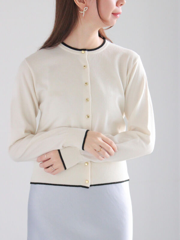 メタルスクエア釦クルーネックカーディガン（オフホワイト）｜Te chichi（テチチ）通販