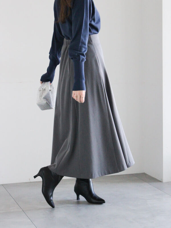 美品FURFURボンディングフレアスカート 宮本茉由着用】ボンディングフレアスカート（オフホワイト