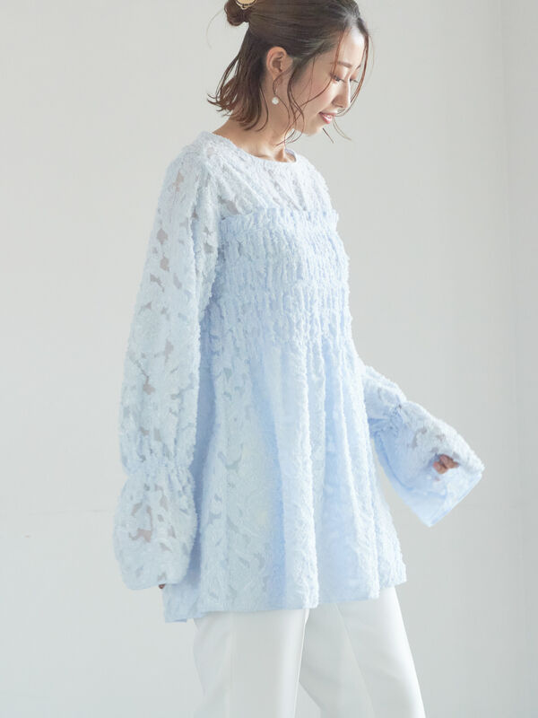 【宮本茉由着用】カットジャガードチュニックブラウス（サックスブルー）｜Te chichi（テチチ）通販