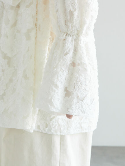 【宮本茉由着用】カットジャガードチュニックブラウス（オフホワイト/サックスブルー）｜Te chichi（テチチ）通販