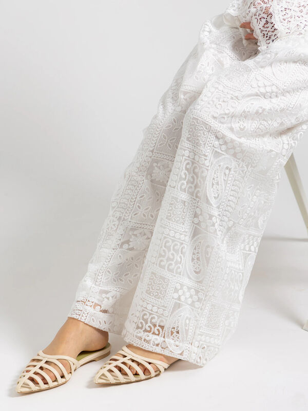 セール】 【Atelier ChouChou】パネルレース刺繍タックワイドパンツ