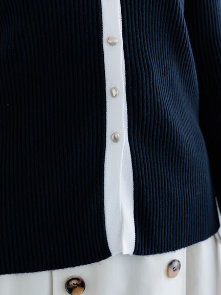 リブVネックカーディガン《2026 spring catalog item》（ホワイト/ブラック/レッド/ネイビー）｜Te chichi（テチチ）通販