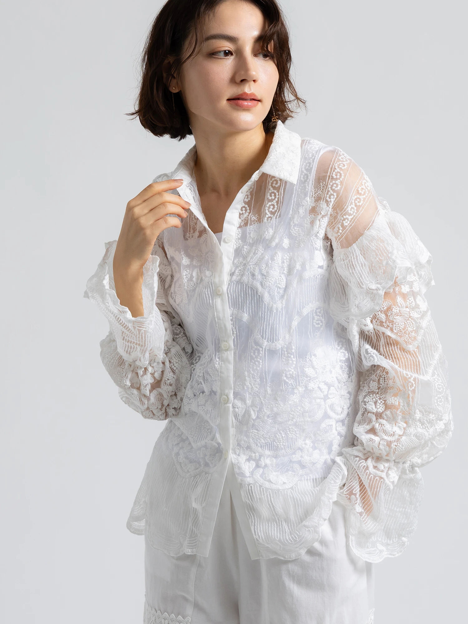 Atelier ChouChou】オーガンジーレースフリルシャツブラウス（オフ