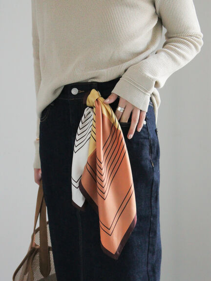 【2026年3月InRed掲載波瑠さん着用】幾何柄シルクスカーフ（ベージュ/イエロー/ブルー）｜Te chichi（テチチ）通販
