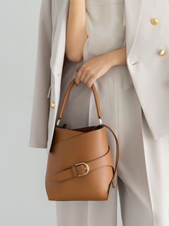 バックルデザインワンハンドルバッグ（オフホワイト/キャメル/バッグ