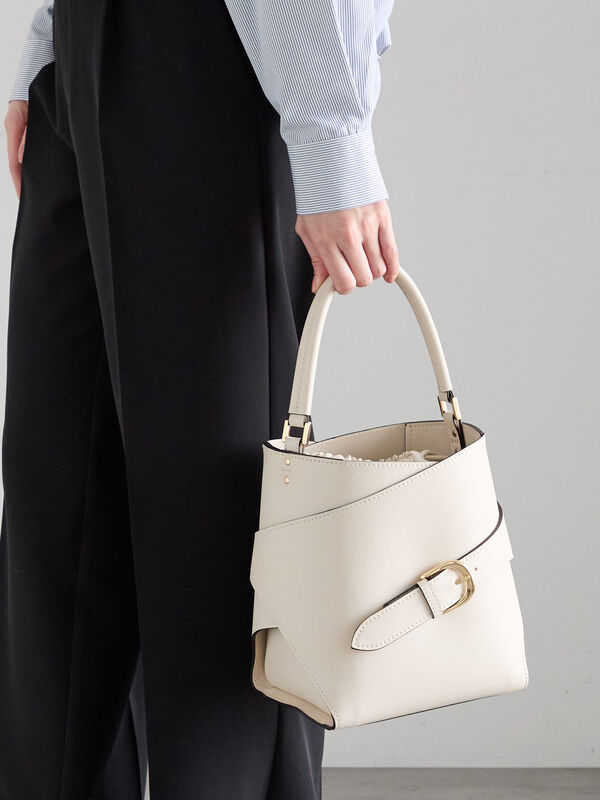 バックルデザインワンハンドルバッグ（オフホワイト/キャメル/バッグ