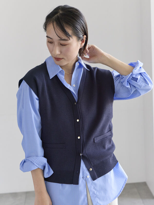 総針ポケット付きVネックベスト《2026 spring catalog item》（オフ