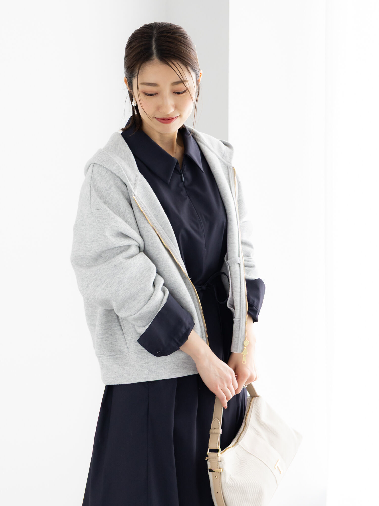 ダンボールジョーゼットフーディー（オフホワイト/グレー/ブラック