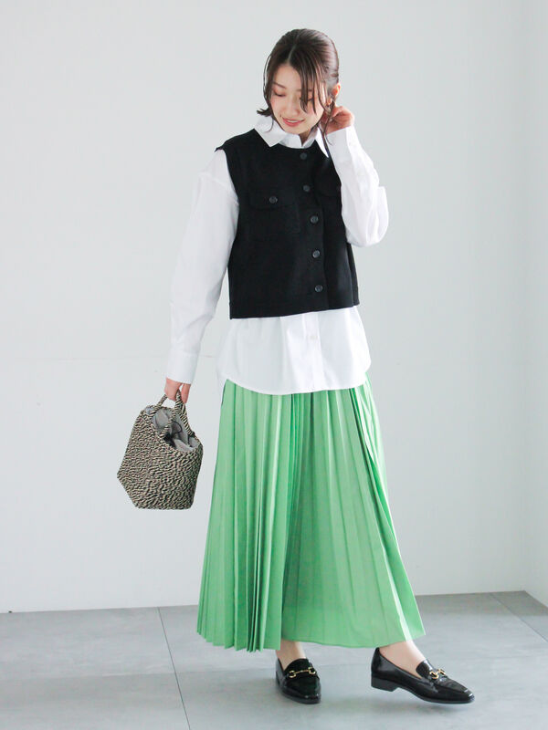 ポケット付きニットベスト（オフホワイト/ブラック/グリーン/トップス