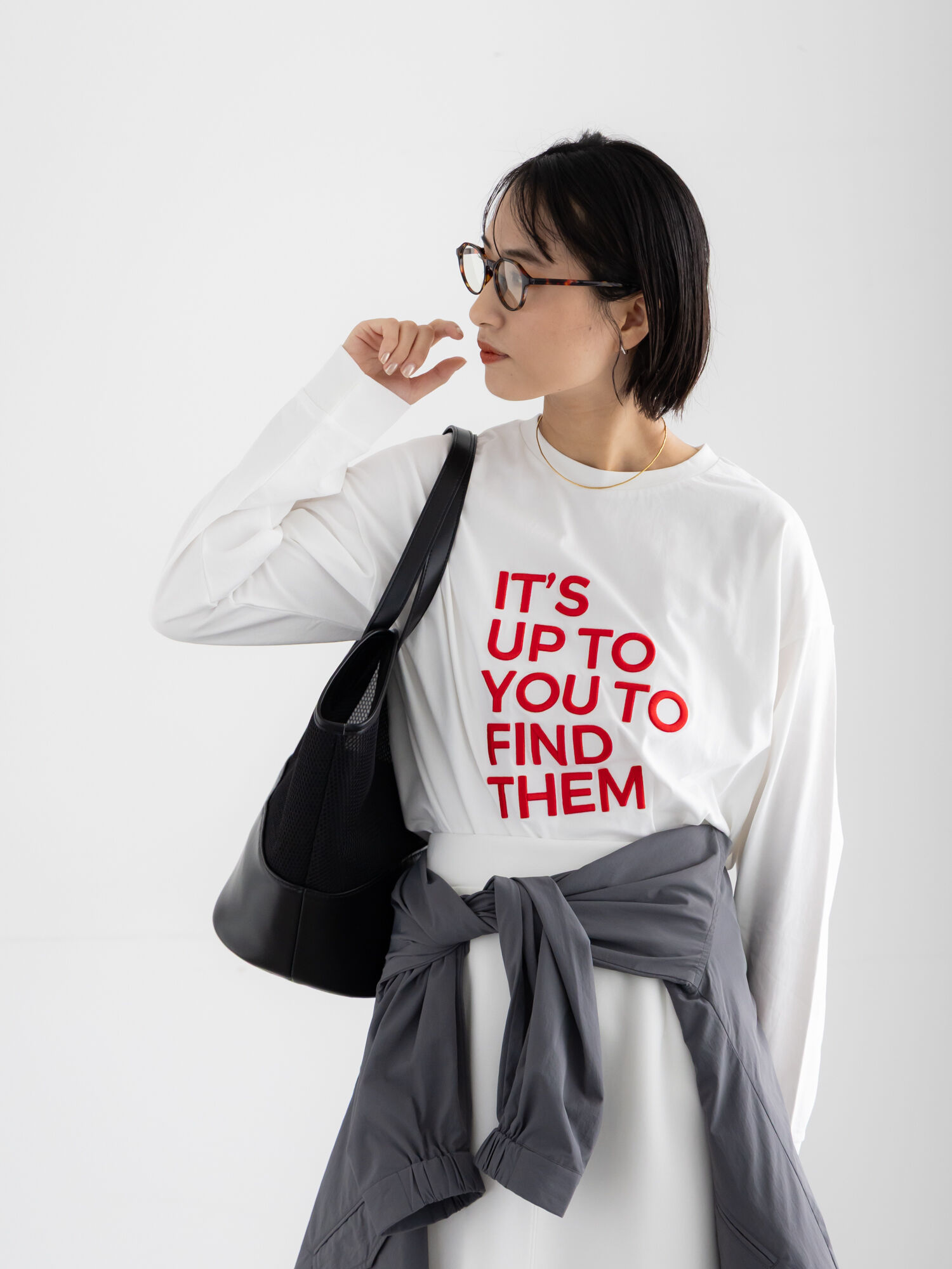 セール】 エンブロイダリーロゴTシャツ（チャコールグレー/レッド