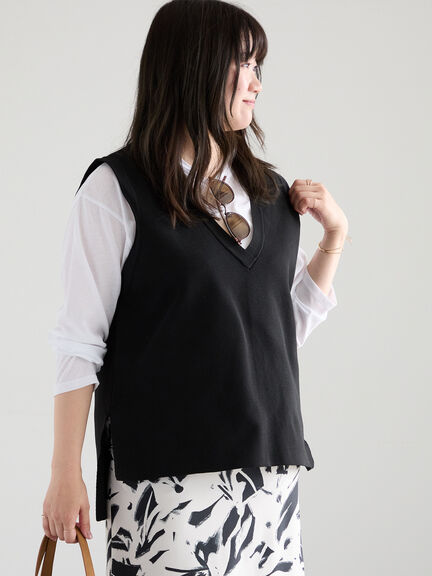 【2026年3月InRed掲載波瑠さん着用】Vネックニットベスト（オフホワイト/ブラック/サックスブルー）｜Te chichi（テチチ）通販