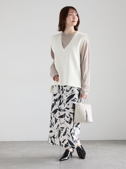 【2026年3月InRed掲載波瑠さん着用】Vネックニットベスト（オフホワイト/ブラック/サックスブルー）｜Te chichi（テチチ）通販