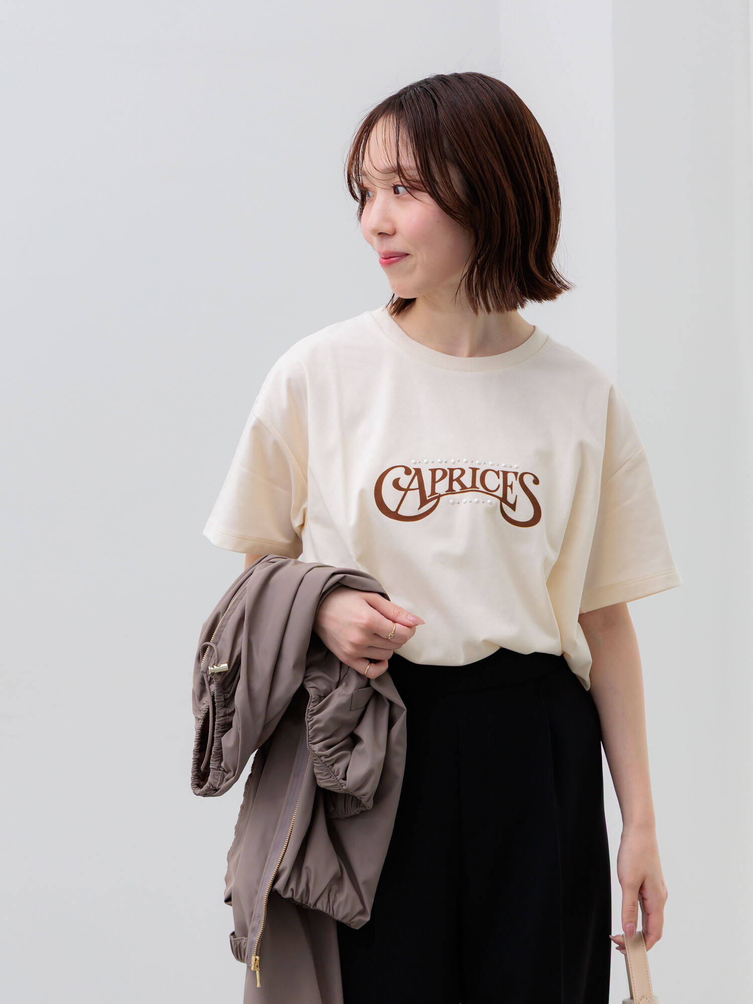 セール】 パール&ロゴプリントTシャツ（オフホワイト