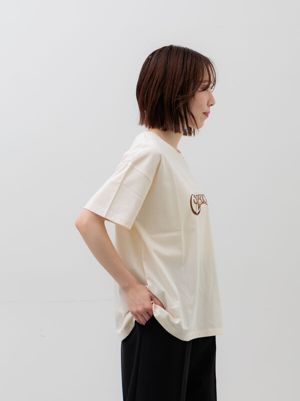 セール】 パール&ロゴプリントTシャツ（オフホワイト