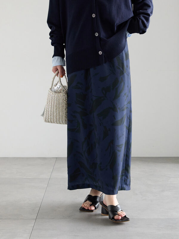 【2026年3月InRed掲載波瑠さん着用】ペイントパターンナロースカート（ネイビー）｜Te chichi（テチチ）通販