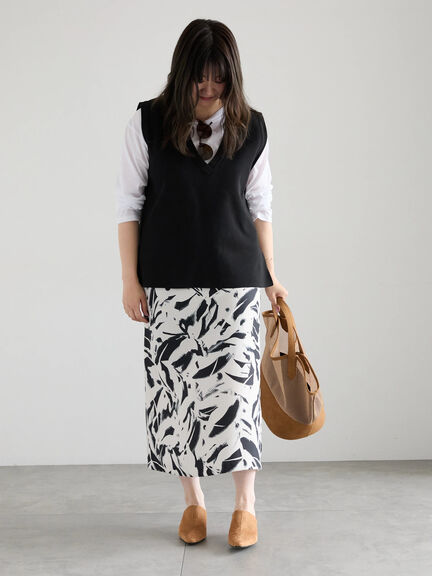 【2026年3月InRed掲載波瑠さん着用】ペイントパターンナロースカート（オフホワイト/ネイビー）｜Te chichi（テチチ）通販