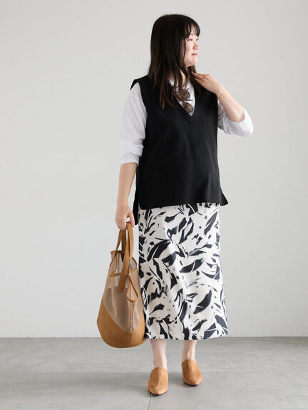 【2026年3月InRed掲載波瑠さん着用】ペイントパターンナロースカート（オフホワイト/ネイビー）｜Te chichi（テチチ）通販