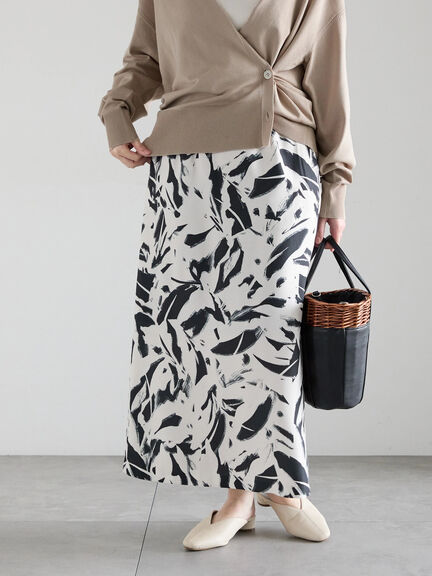 【2026年3月InRed掲載波瑠さん着用】ペイントパターンナロースカート（オフホワイト/ネイビー）｜Te chichi（テチチ）通販