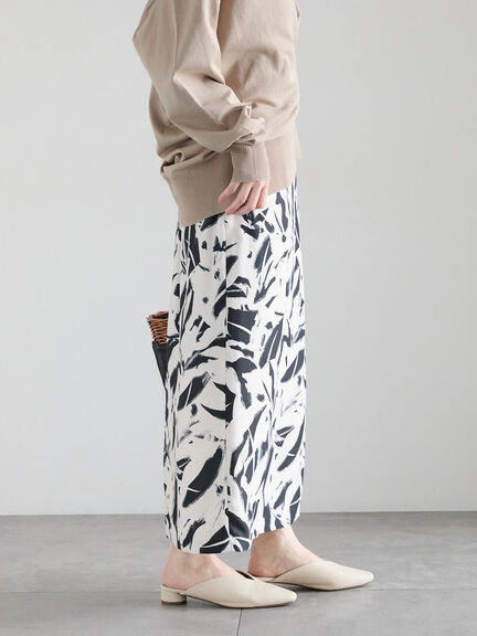 【2026年3月InRed掲載波瑠さん着用】ペイントパターンナロースカート（オフホワイト/ネイビー）｜Te chichi（テチチ）通販