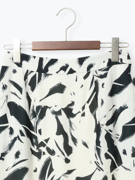 【2026年3月InRed掲載波瑠さん着用】ペイントパターンナロースカート（オフホワイト/ネイビー）｜Te chichi（テチチ）通販