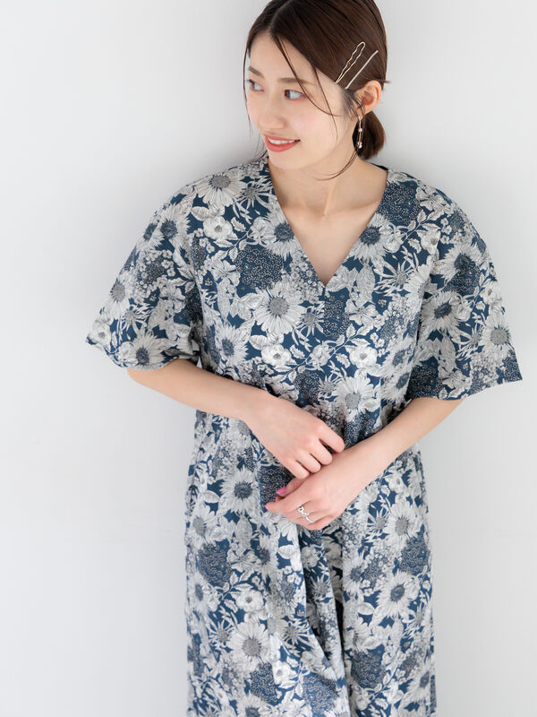 【LIBERTY FABRICS】Vネックフレアワンピース（ネイビー）｜Te chichi（テチチ）通販