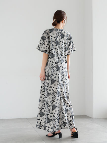 【LIBERTY FABRICS】Vネックフレアワンピース（ブラック/ネイビー）｜Te chichi（テチチ）通販