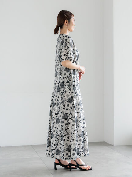 【LIBERTY FABRICS】Vネックフレアワンピース（ブラック/ネイビー）｜Te chichi（テチチ）通販