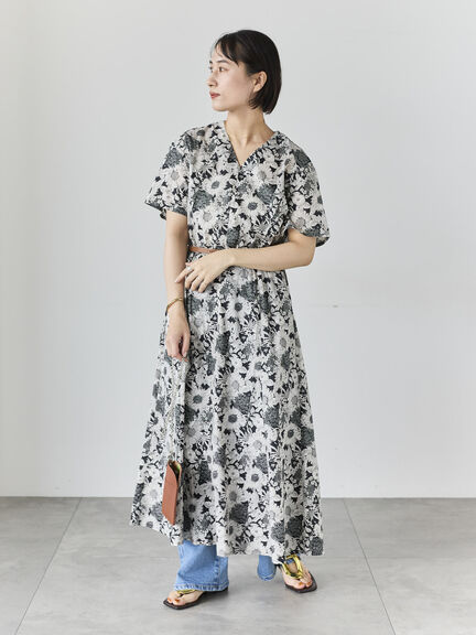 【LIBERTY FABRICS】Vネックフレアワンピース（ブラック/ネイビー）｜Te chichi（テチチ）通販