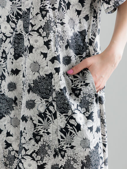 【LIBERTY FABRICS】Vネックフレアワンピース（ブラック/ネイビー）｜Te chichi（テチチ）通販