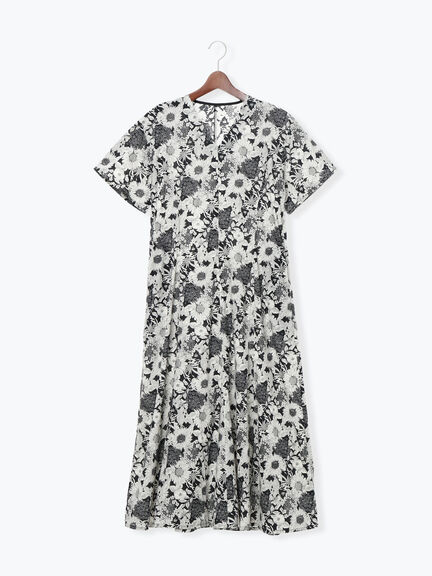 【LIBERTY FABRICS】Vネックフレアワンピース（ブラック/ネイビー）｜Te chichi（テチチ）通販