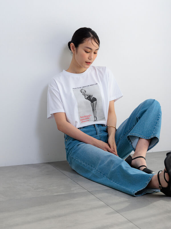 セール】 マリリンモンローモノクロフォトTシャツ（オフホワイト
