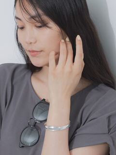 ニュアンスメタルバングル《2026 SUMMER LOOK item》（シルバー