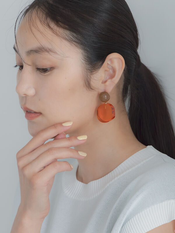 オーバルモチーフピアス《2026 SUMMER LOOK item》（グレー/ブラウン