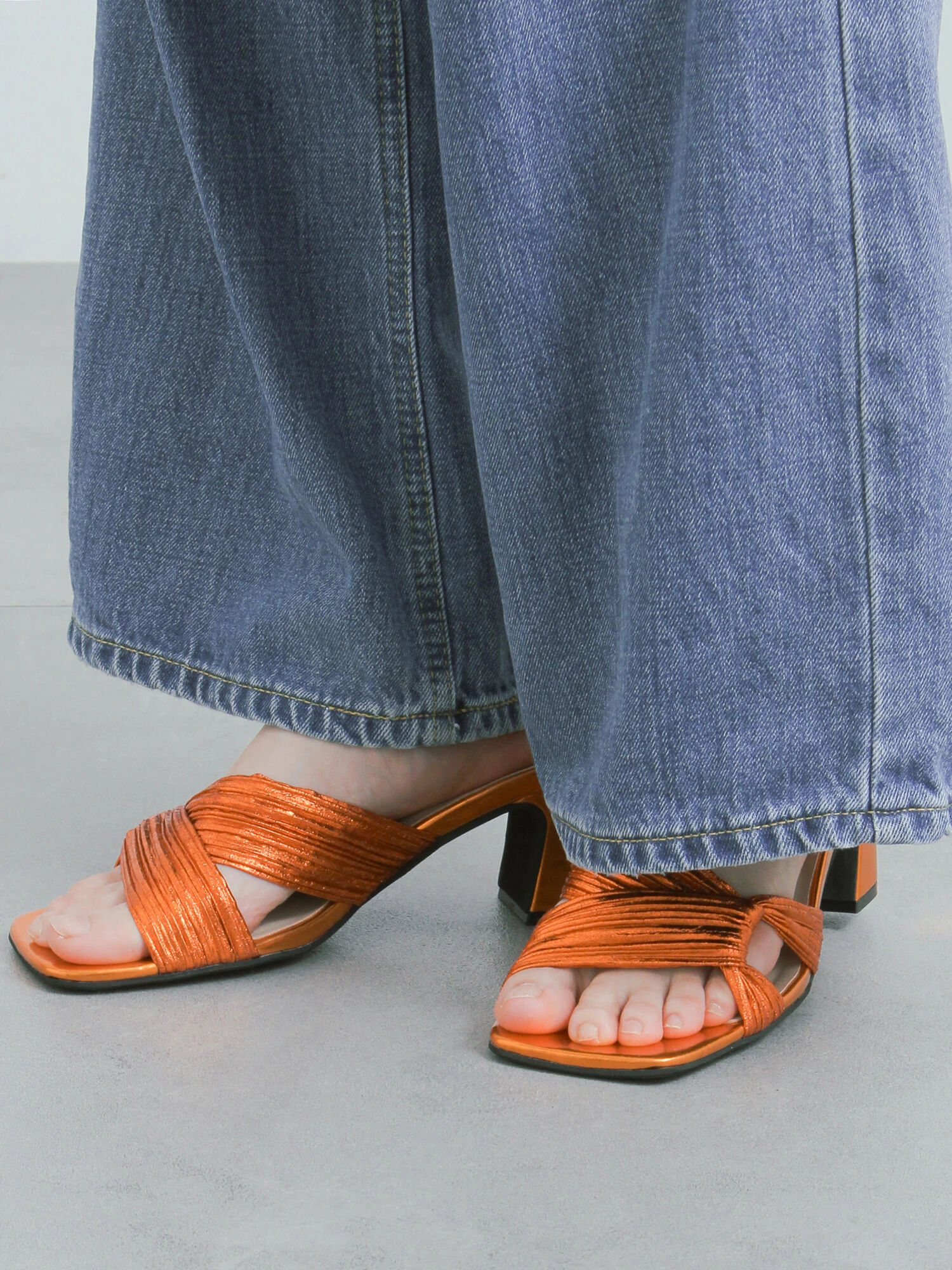 メタリックシャーリングサンダル《2026 SUMMER LOOK item》（シルバー