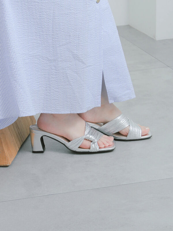 セール】 メタリックシャーリングサンダル《2026 SUMMER LOOK item