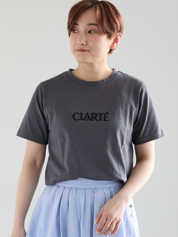期間限定】 ウレタン刺繍ロゴスタンダードTシャツ（オフホワイト