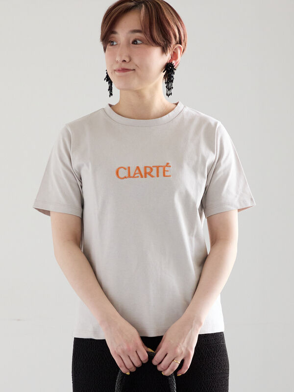 期間限定】 ウレタン刺繍ロゴスタンダードTシャツ（オフホワイト
