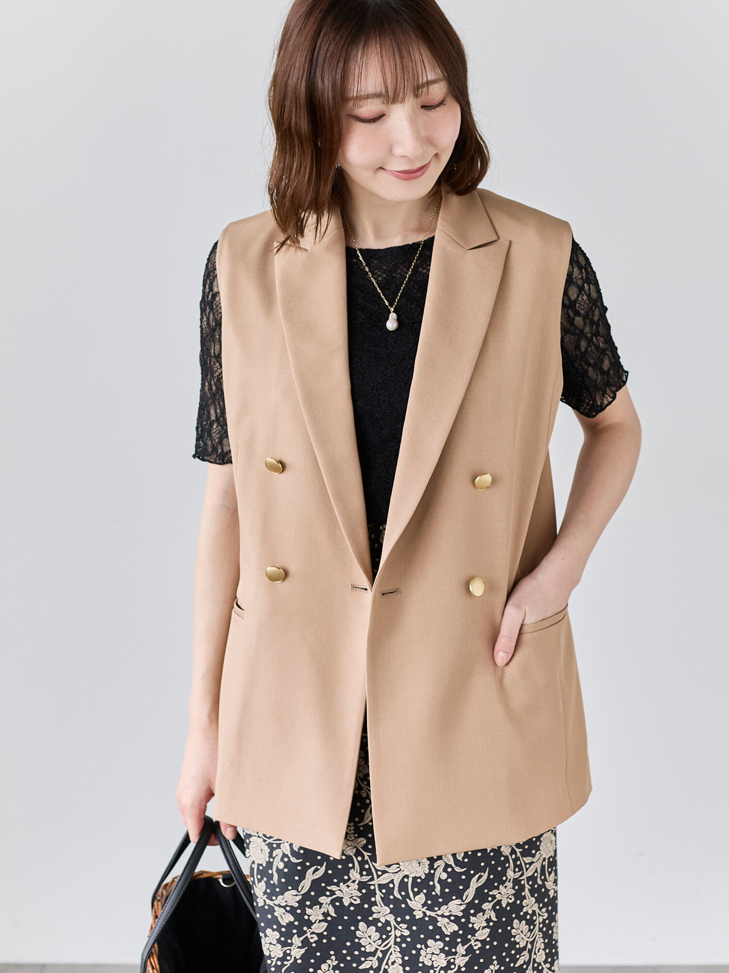 極美品♡SACRA テーラード ジレ　ダブルブレスト　リネン　コットン　人気　M リネンライクダブルブレストジレ(セットアップ可)（ベージュ/ネイビー